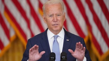 (ARCHIVOS) En esta foto de archivo, el presidente de los Estados Unidos, Joe Biden, habla en el Salón Este de la Casa Blanca en Washington, DC, el 12 de agosto de 2021.