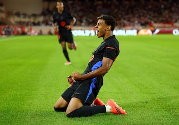 Soccer Football - Champions League - AS Monaco v FC Barcelona - Stade Louis II, Monaco - September 19, 2024 FC Barcelona's Lamine Yamal celebrates scoring their first goal REUTERS/Manon Cruz     TPX IMAGES OF THE DAY