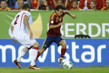 Pedro con el balón ante Ucha Lobjanidze.