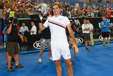 Tennis legend Rod Laver doffs cap to ever-dependable Federer