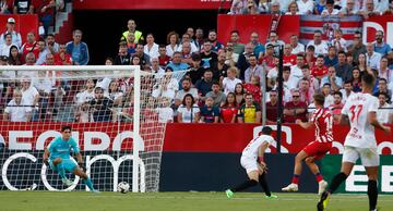 Marcos Llorente marca el 0-1 al Sevilla. 
 