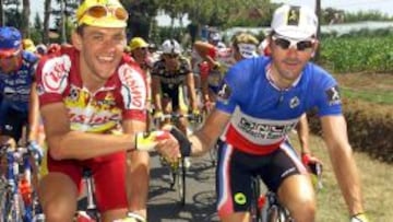 Jalabert (dcha.), junto a Jacky Durand, otro de los que se habr&iacute;a dopado en el Tour de 1998.