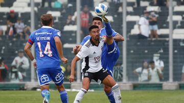 Futbol, Colo Colo vs Universidad de Chile.
Fecha 5, campeonato Nacional 2022.
El jugador de Colo Colo Juan Martin Lucero, izquierda, disputa el balon con Alvaro Brun de Universidad de Chile durante el partido de primera division realizado en el estadio Monumental.
Santiago, Chile.
06/03/2022
Marcelo Hernandez/Photosport
Football, Colo Colo vs Universidad de Chile.
5th date, 2022 National Championship.
Colo Colo’s player Juan Martin Lucero, left, vies for the ball with Alvaro Brun of Universidad de Chile during the first division match at Monumental stadium.
Santiago, Chile.
06/03/2022
Marcelo Hernandez/Photosport