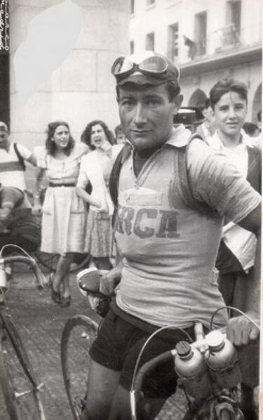 El taxista Adriano redujo a tres ladrones con 77 años