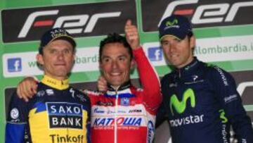 Purito Rodriguez, flanqueado en el Podio de Lombardía por el polaco Rafal Majka y el murciano Alejandro Valverde.