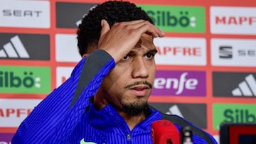 Barcelona's Uruguayan defender #04 Ronald Federico Araujo da Silva gestures during a press conference at La Cartuja stadium on the eve of their Spanish Cup (King's Cup) final between FC Barcelona and Real Madrid CF in Seville, on April 25, 2025 (Photo by CRISTINA QUICLER / AFP)