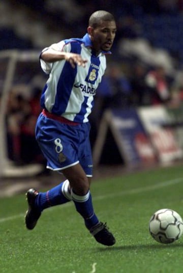 Djalminha mediapunto jugó de 1997 a 2004, ganó cuatro títulos con el Depor  y dejó actuaciones imborrables en Riazor.