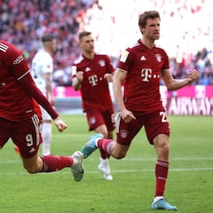 El VAR y Lewandowski rescatan a un Bayern en horas bajas