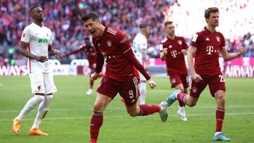 MUNICH, GERMANY - APRIL 09: Robert Lewandowski of FC Bayern Muenchen celebrates after scoring their side's first goal from a penalty during the Bundesliga match between FC Bayern Muenchen and FC Augsburg at Allianz Arena on April 09, 2022 in Munich,
