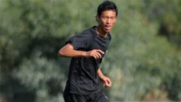 El japonés Hiroshi se entrena con el primer equipo