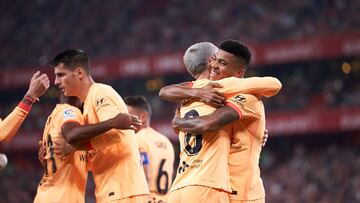 Los jugadores del Atlético celebran el triunfo ante el Athletic en San Mamés.