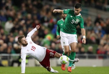 Soccer Football - UEFA Nations League - League B - Group 4 - Republic of Ireland v Denmark - Aviva Stadium, Dublin, Republic of Ireland - October 13 2018 Republic of Ireland's Shane Long in action with Denmark's Lasse Schone