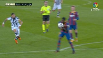 Sí fue penalti de Umtiti y la razón de por qué no entró el VAR