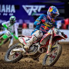 Triunfo de Prado para presionar a Gajser