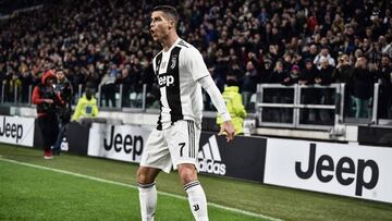 Juventus' Portuguese forward Cristiano Ronaldo celebrates after opening the scoring during the Italian Serie A football match Juventus vs Spal 2013 on November 24, 2018 at the Juventus stadium in Turin. (Photo by Marco BERTORELLO / AFP)