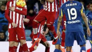 Giménez, entre Torres y Carrasco.