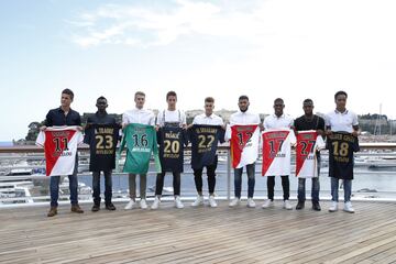 En verano de 2015 se anunciaron los nuevos fichajes del AS Mónaco, entre los cuales se encontraba Thomas Lemar. En la foto, le vemos posando con su nueva camiseta durante la presentación de los jugadores. Se pagaron 4 millones de euros por el traspaso.