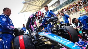 Esteban Ocon se sube al Alpine en la parrilla de Abu Dhabi.