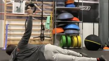 Marc Márquez emulando a Rocky Balboa.