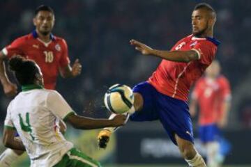 Vidal, como todo el mediocampo chileno, no estuvo fino con la pelota.