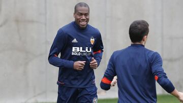 Kondogbia en el entrenamiento del Valencia.