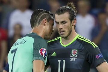 The two Madrid men talk after the game.