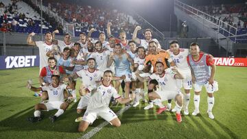 Luego del espectacular triunfo en Paraguay, los dos históricos de la Roja se refirieron a su futuro en la Selección. Mitad en broma y mitad en serio, dijeron esto.