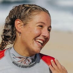 Así es Willow Hardy, una niña de 14 años entre las más grandes del surf