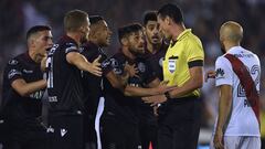 Roldán pide penal al VAR que elimina a River de Libertadores