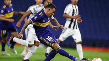 Soccer Football - Copa Libertadores - Boca Juniors v Libertad - Estadio La Bombonera, Buenos Aires, Argentina - September 29, 2020. Boca Juniors&#039; Carlos Tevez in action. Pool via REUTERS/Agustin Marcarian