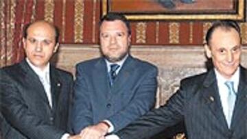 <B>FOTO DESEADA</b>. Del Nido y Lopera aparecieron juntos. La recalifi cación merecía la pena ese gran esfuerzo.