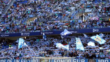 El Fondo Sur de La Rosaleda, durante el M¨¢laga - Recreativo.