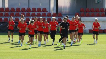 El Atlético femenino durante un entrenamiento.