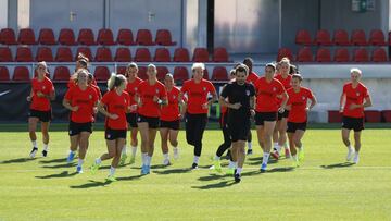 El Atl&eacute;tico femenino durante un entrenamiento.