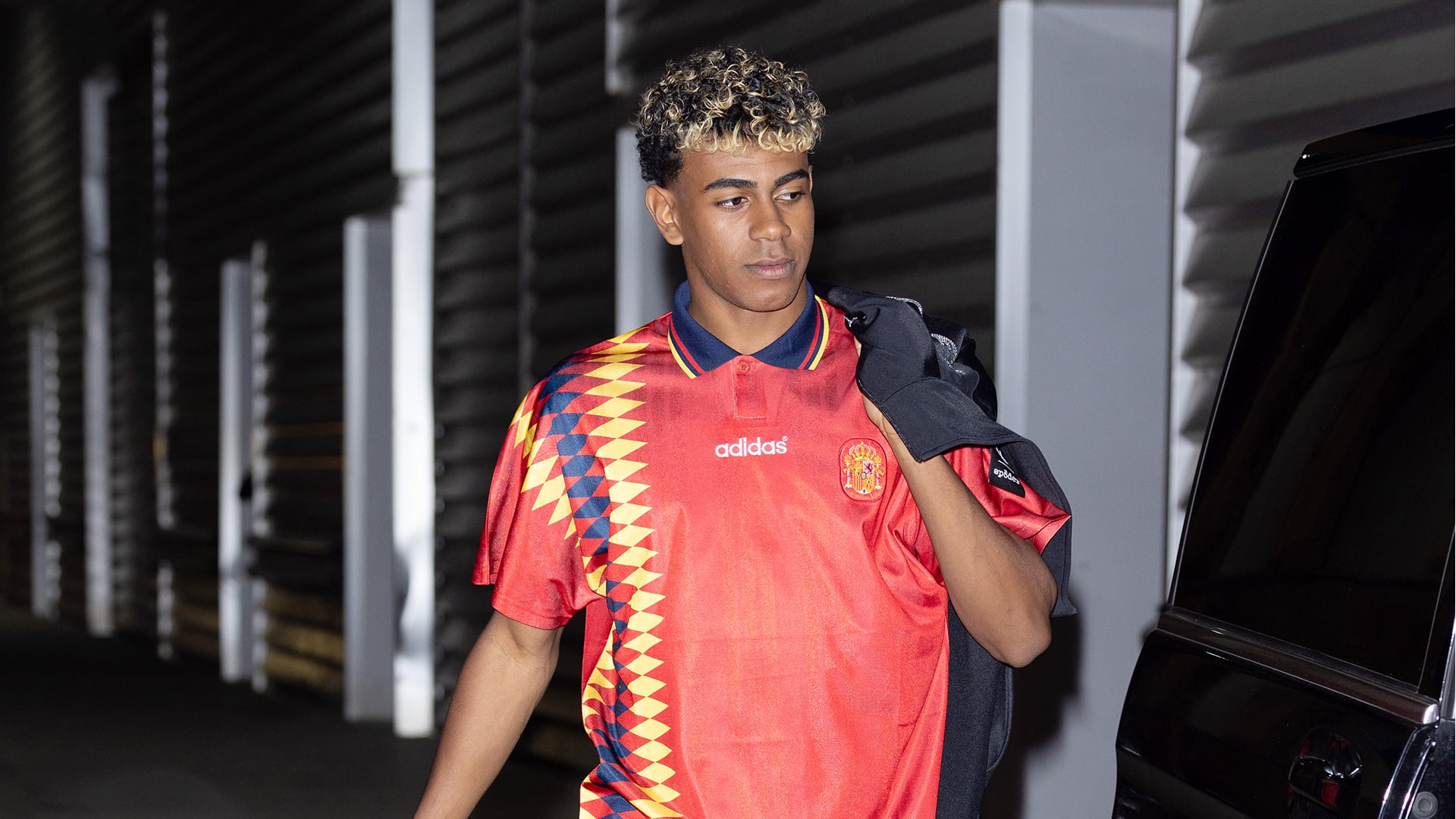 Lamine se pone retro