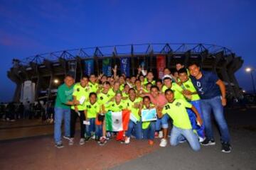 El color de los aficionados en el Estadio Azteca