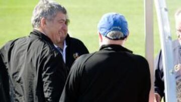 <b>EN SUDÁFRICA. </b>Villar, ayer en Potchefstroom, visitando a la Selección española.