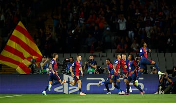 3-1. Raphinha celebra el tercer gol que marca en el minuto 45 de partido. Doblete del jugador brasileño.