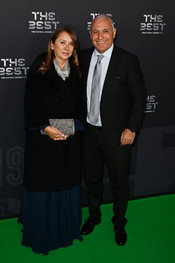 Mariana Stoichkova y Hristo Stoichkov llegan a la ceremonia de los premios Best FIFA Football Awards 2023.