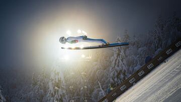 Surcando el aire sobre esquís en Planica