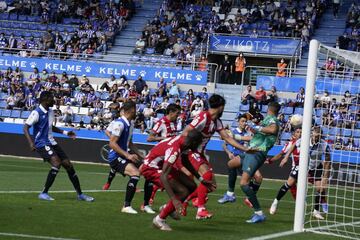Un remate de Felipe que sac¨® el central ma?o antes de que traspasara la l¨ªnea de gol.