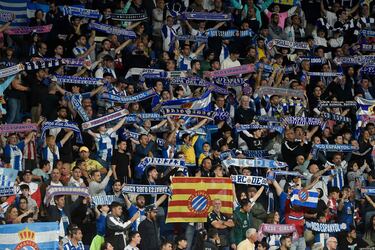 Aficionados del Espanyol en el RCDE Stadium.