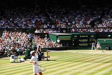 Saque de Novak Djokovic.