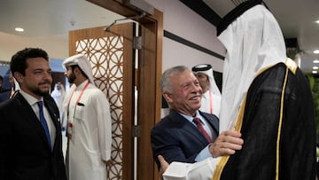 King Abdullah II, King of Jordan is received by Qatari Emir Sheikh Tamim bin Hamad al-Thani on the sidelines of the World Cup in Doha, Qatar, November 20, 2022. Qatar News Agency/Handout via REUTERS ATTENTION EDITORS - THIS PICTURE WAS PROVIDED BY A THIRD PARTY