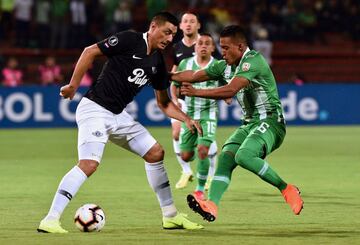 Libertad avanzó a la fase de grupos tras ganar 5-4 en los penales. Bocanegra fue quien falló en Nacional.