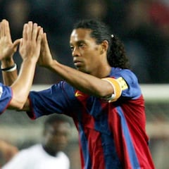 Maxi López sobre Ronaldinho: “Pateaba la puerta de mi casa para que saliera y me integrara”