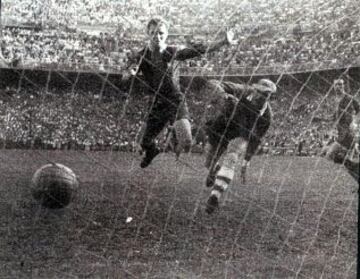 Kubala bate a Carmelo en la final de la Copa del Generalísimo Barcelona-Athletic de Bilbao de 1953 (21-06-1953).
