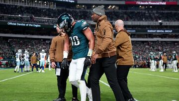 PHILADELPHIA, PENNSYLVANIA - NOVEMBER 05: Dallas Goedert #88 of the Philadelphia Eagles walks off the field with an injury during the second half in the game against the Dallas Cowboys at Lincoln Financial Field on November 05, 2023 in Philadelphia, Pennsylvania. Tim Nwachukwu/Getty Images/AFP (Photo by Tim Nwachukwu / GETTY IMAGES NORTH AMERICA / Getty Images via AFP)