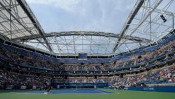 El partido de Venus Williams en la Arthur Ashe. La estructura cubre ya las gradas. 
