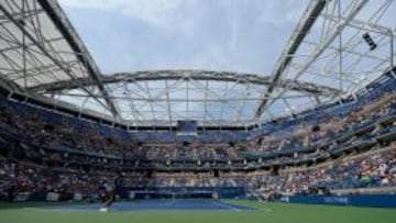 El partido de Venus Williams en la Arthur Ashe. La estructura cubre ya las gradas. 